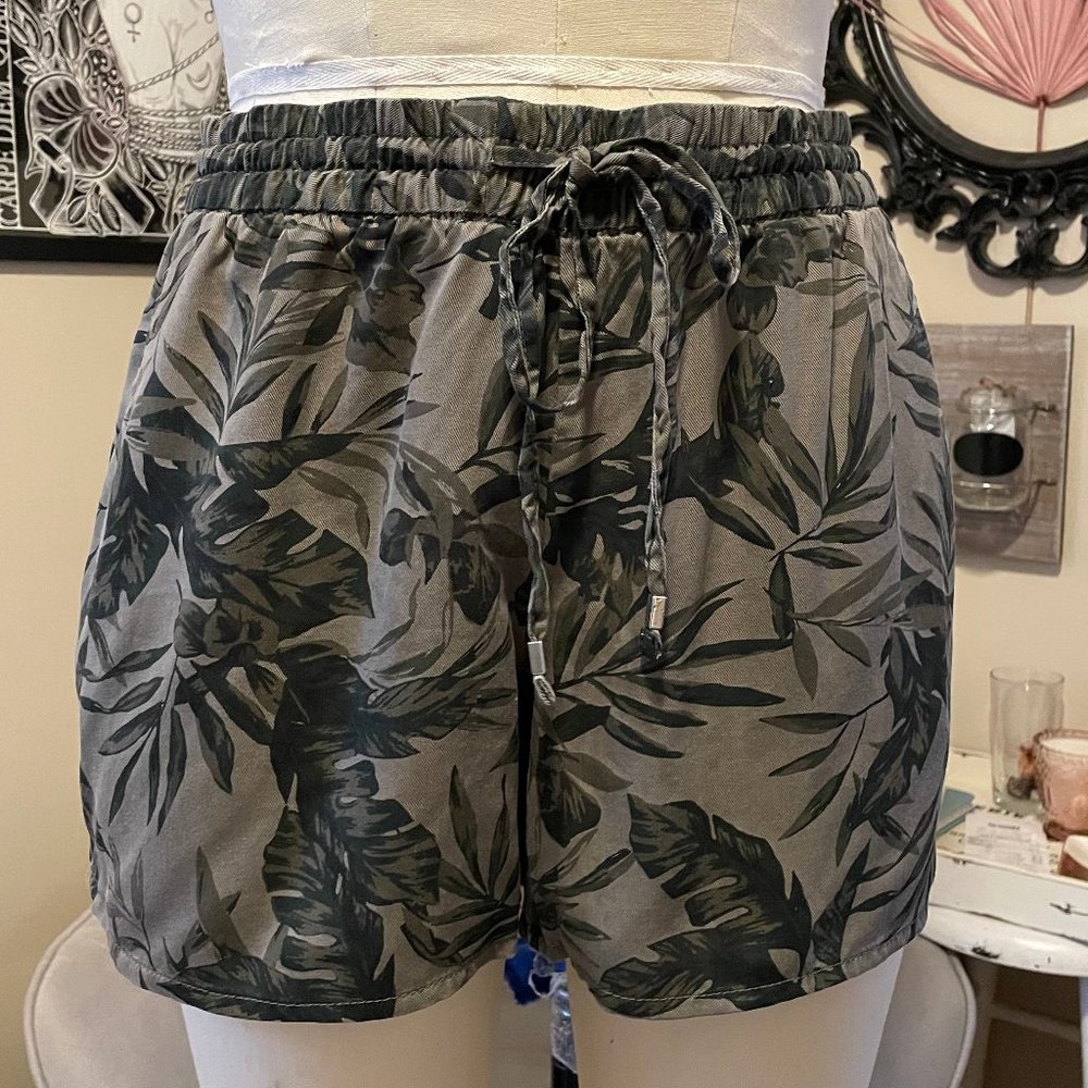 Tropical Green Mid-rise Linen Shorts Old Navy